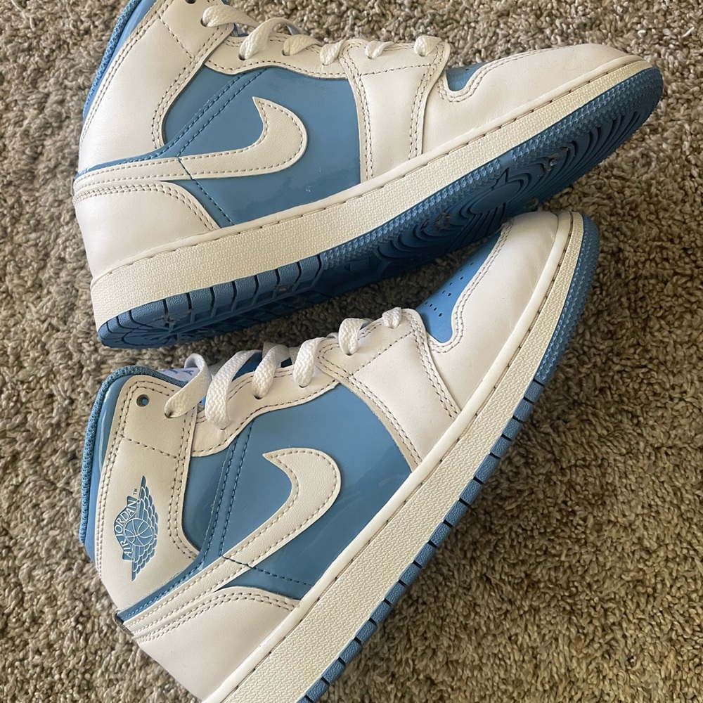 Nike Kids High-Top Sneakers in Light Blue and White